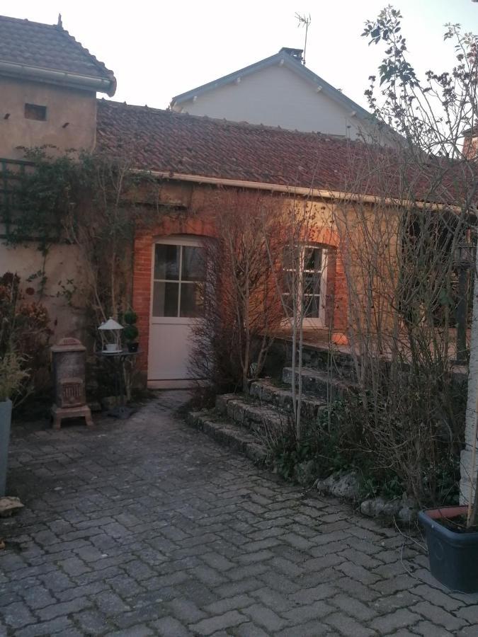 Apartmán Mini Garni Vendemiaire Vesoul Exteriér fotografie